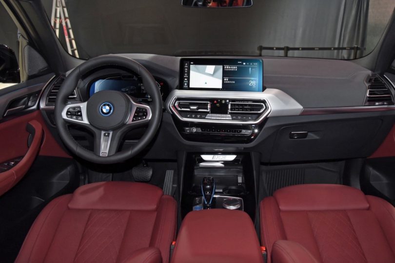 Электромобиль BMW iX3 - фото thumbnail 1
