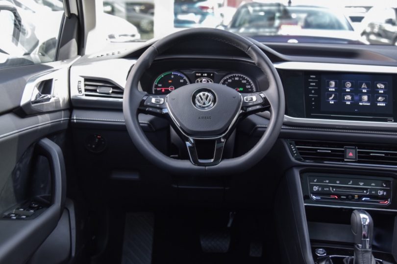 Електромобіль Volkswagen E-tharu - фото thumbnail 1